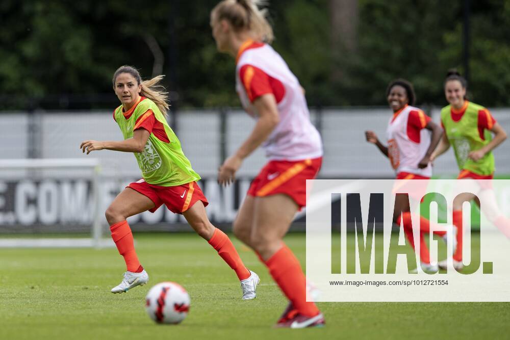 ZEIST - Danielle van de Donk during a training session of the Dutch women s national team, Nationalteam at the KNVB Campus on June 20, 2022 in Zeist, the Netherlands. The Dutch women s team is preparing for the European Football Championship in England. ANP OLAF KRAAK UEFA Women s Euro England 2022 2022 ANPxSportx IVx