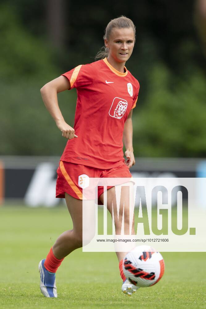 ZEIST - Kerstin Casparij during a training session of the Dutch women s national team, Nationalteam at the KNVB Campus on June 20, 2022 in Zeist, the Netherlands. The Dutch women s team is preparing for the European Football Championship in England. ANP OLAF KRAAK UEFA Women s Euro England 2022 2022 ANPxSportx IVx