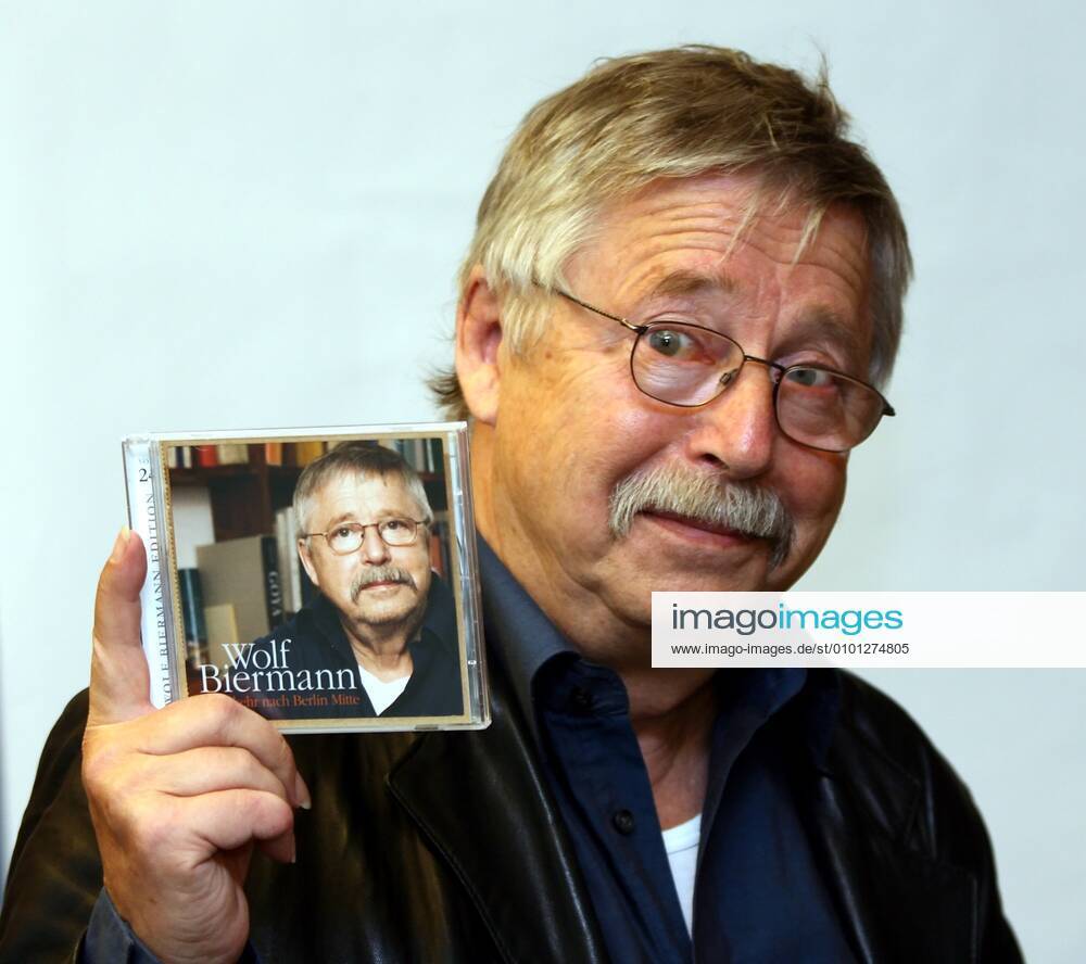 8 Porträt: Wolf Biermann, Heimkehr nach Berlin Mitte , CD- Präsentation, im Berliner Hotel Concorde, Portrait, Musik Berlin Deutschland, Germany