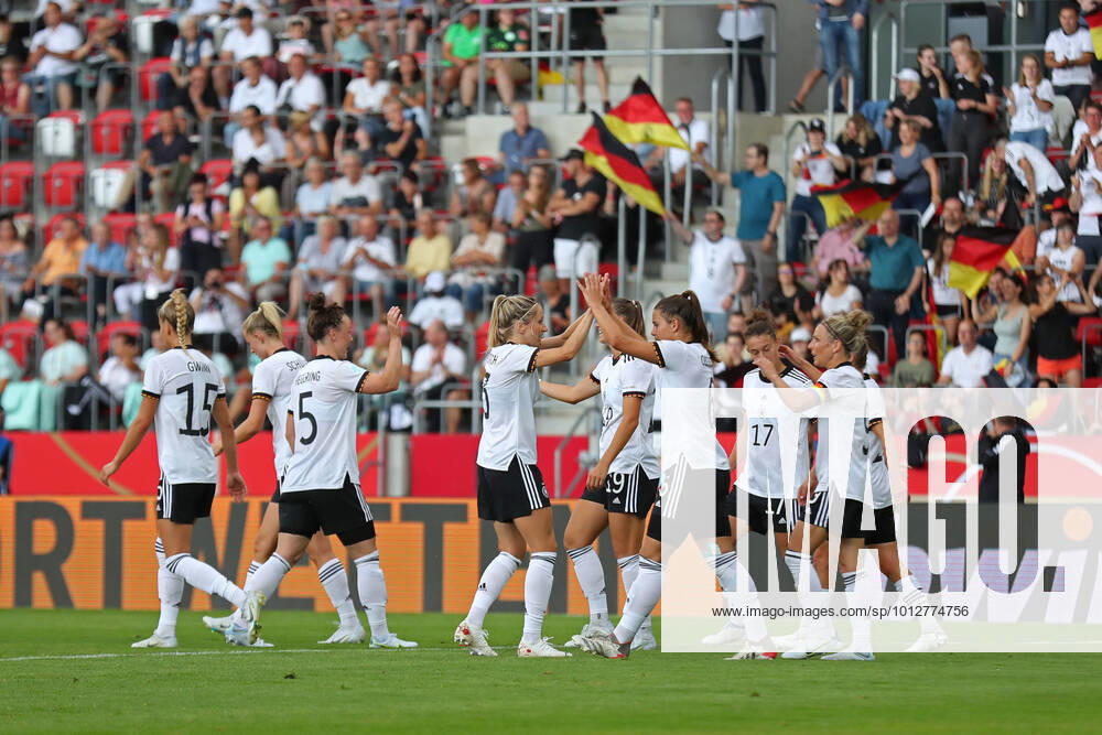 Fussball-Laenderspiel Frauen: Deutschland vs. Schweiz, 24.06.22 Fussball, Laenderspiel Frauen: Deutschland vs. Schweiz am 24.06.22 im Steigerwaldstadion, Erfurt. Im Bild: Jubel, Torjubel der DFB-Elf