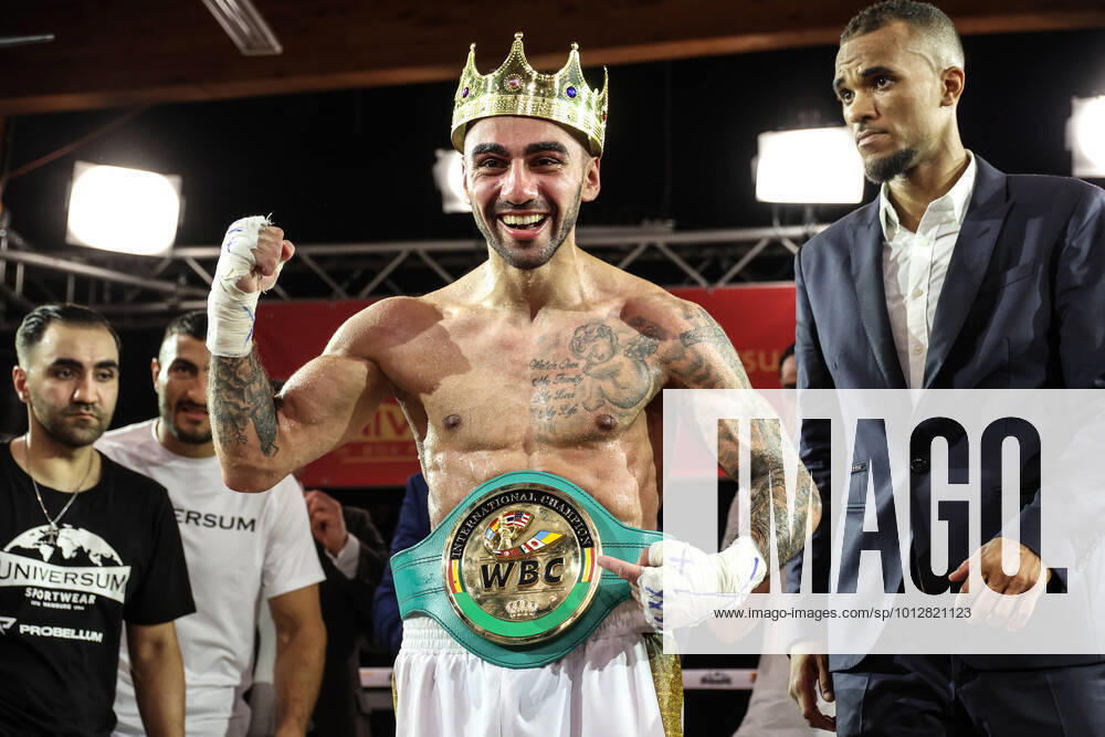 KW25 Boxen: Universum Boxpromotion, Boxgala, Hamburg, 25.06.2022 WBC-International: Artem Harutyunyan (GER) - Humberto Galindo (MEX) Hamburg Germany