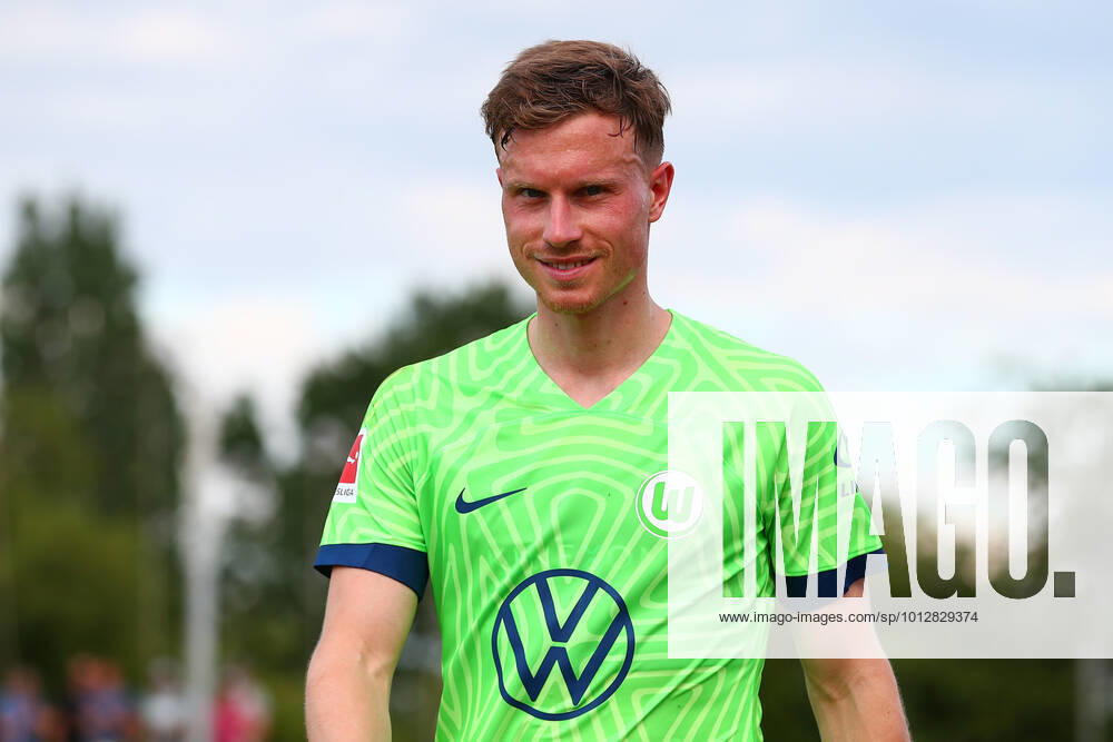 Fussball Testspiel, WAZ Veltins Auswahl - VfL Wolfsburg, v.l. Yannick Gerhardt (Wolfsburg, 31) Oberkoerper Portrait, Portraet, Einzelbild Fallersleben