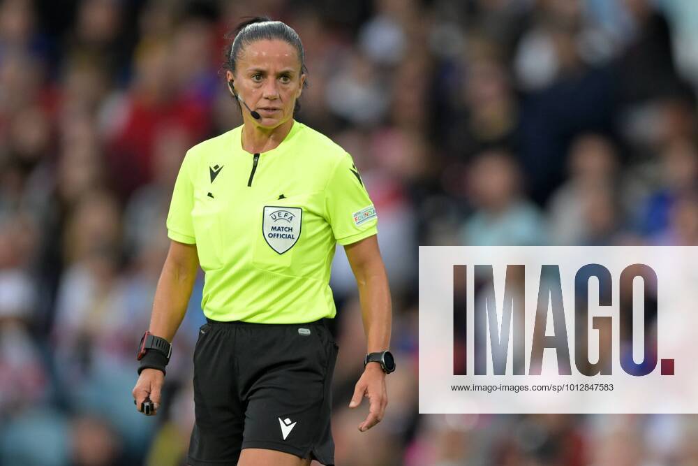 LEEDS - referee Sandra Bastos during the women s friendly match between England and the Netherlands at the Elland Road stadium on June 24, 2022 in Leeds, United Kingdom. ANP International Friendly, L?nderspiel, Nationalmannschaft 2022 ANPxSportx IVx