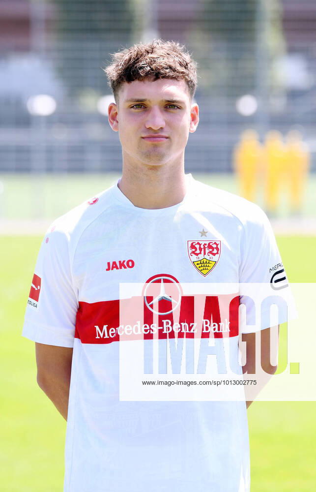 FUSSBALL 1. BUNDESLIGA SAISON 2022 2023 05.07.2022 Fototermin beim VfB Stuttgart auf dem Trainingsgelaende: Mateo Klimowicz