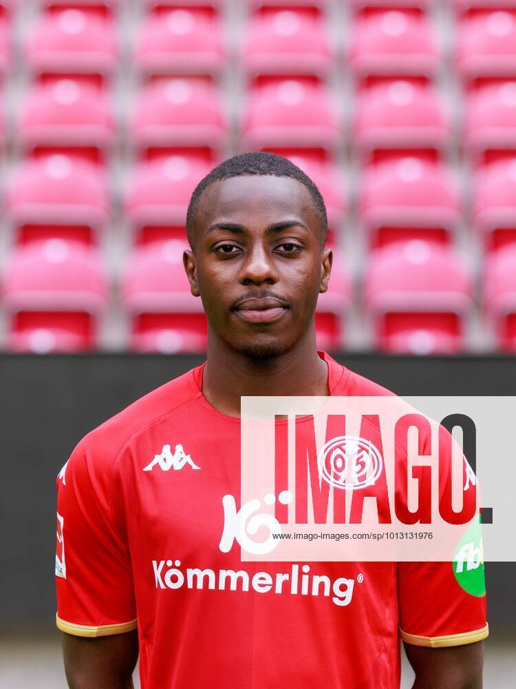 Mainz, MEWA-Arena, 11.07.2022, Mannschaftsfoto 1. Bundesliga - 1.FSV Mainz 05, Merveille Papela (24)