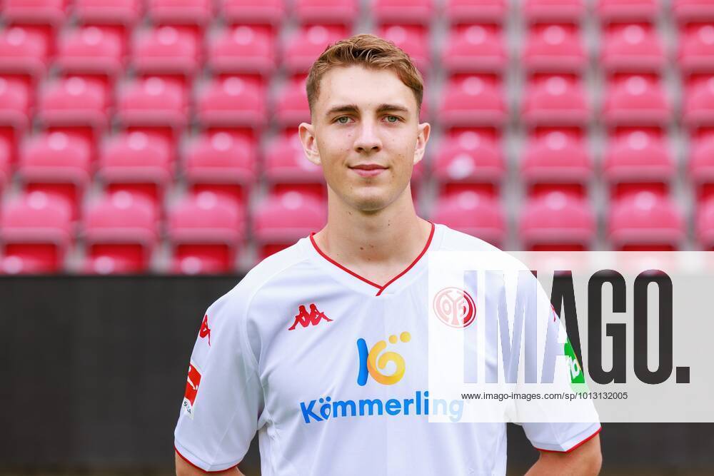 Mainz, MEWA-Arena, 11.07.2022, Mannschaftsfoto 1. Bundesliga - 1.FSV Mainz 05, Lasse Rieß (32)