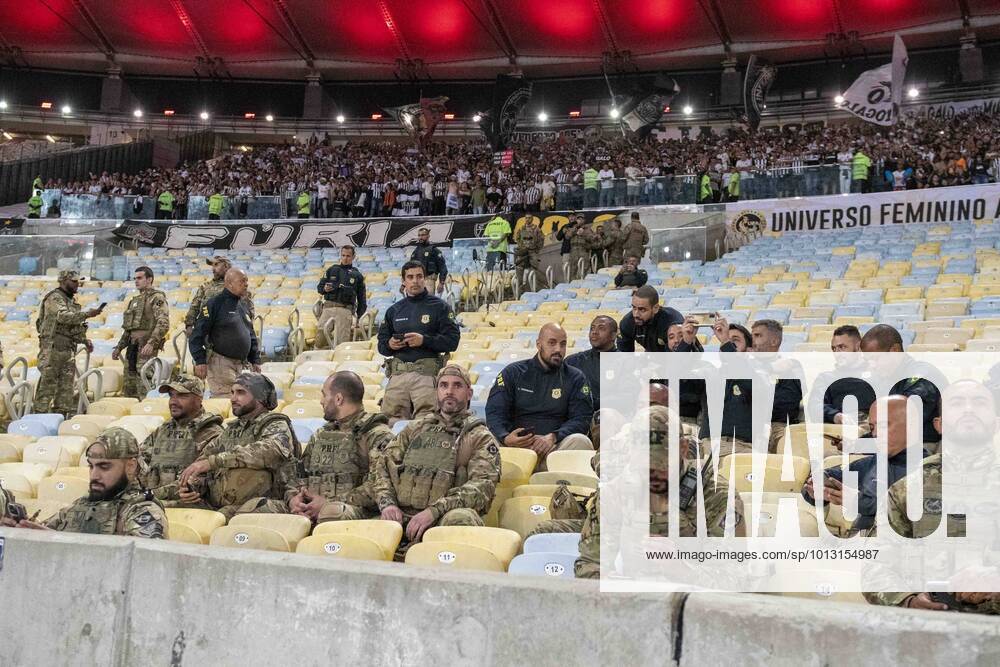 Bilder des Jahres 2022, Sport 07 Juli Flamengo x Atlético MG RIO DE JANEIRO, RJ - 13.07.2022: FLAMENGO X ATLÉTICO MG - Presence of the Federal Highway Police (PRF) in the stands during Flamengo x Atlético-MG held at Maracanã Stadium, for the quarterfinals of the Brazilian Cup, on Wednesday night (13), in Rio de Janeiro, RJ. (Photo: Celso Pupo Fotoarena) x2234066x CelsoxPupo
