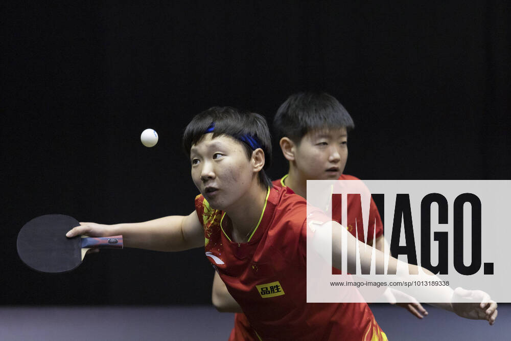 Bilder des Jahres 2022, Sport 07 Juli (220716) -- BUDAPEST, July 16, 2022 -- Sun Yingsha Wang Manyu (L) of China compete during the women s doubles quarterfinal against Hinaro Miu Ishikawa Kasumi of Japan at the World Table tennis, Tischtennis Star Contender European Summer Series 2022 in Budapest, Hungary on July 15, 2022. (Photo by Xinhua) (SP)HUNGARY-BUDAPEST-TABLE TENNIS-WTT STAR CONTENDER-WOMEN S DOUBLES AttilaxVolgyi