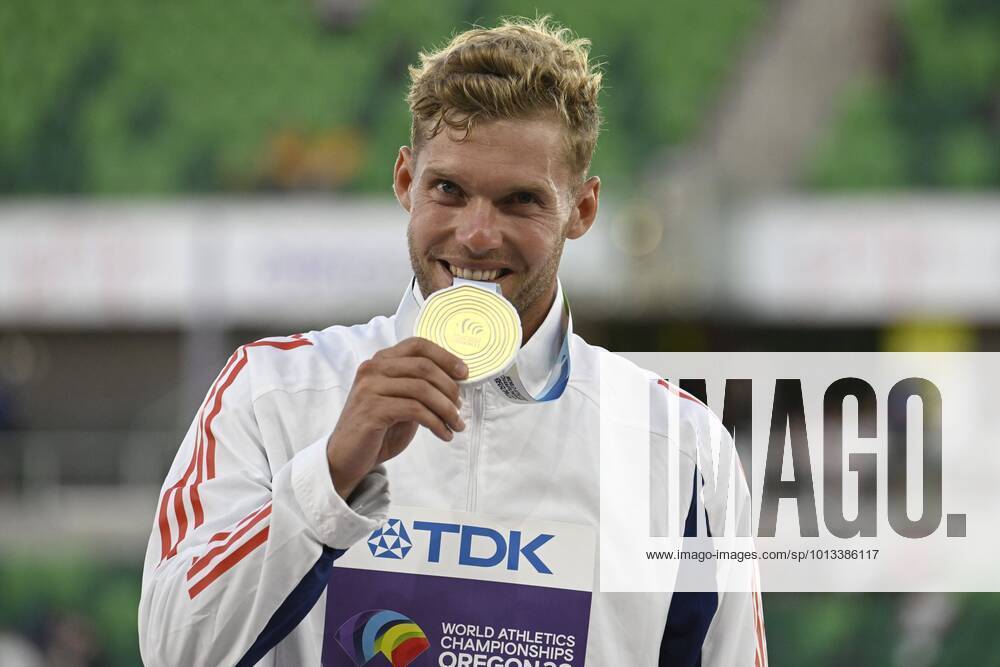 KW29 zEUGENE, THE UNITED STATES OF AMERICA - JULY 24 : Kevin Mayer (FRA) pictured with the gold medal during the podium ceremony after the men s Decathlon on day 10 of the World Athletics Championships Oregon 22 on July 24, 2022 in Eugene, The United States of America, 24 07 2022 ( World Athletics Championships Oregon 22 - day 10 PhotoNews Panoramic
