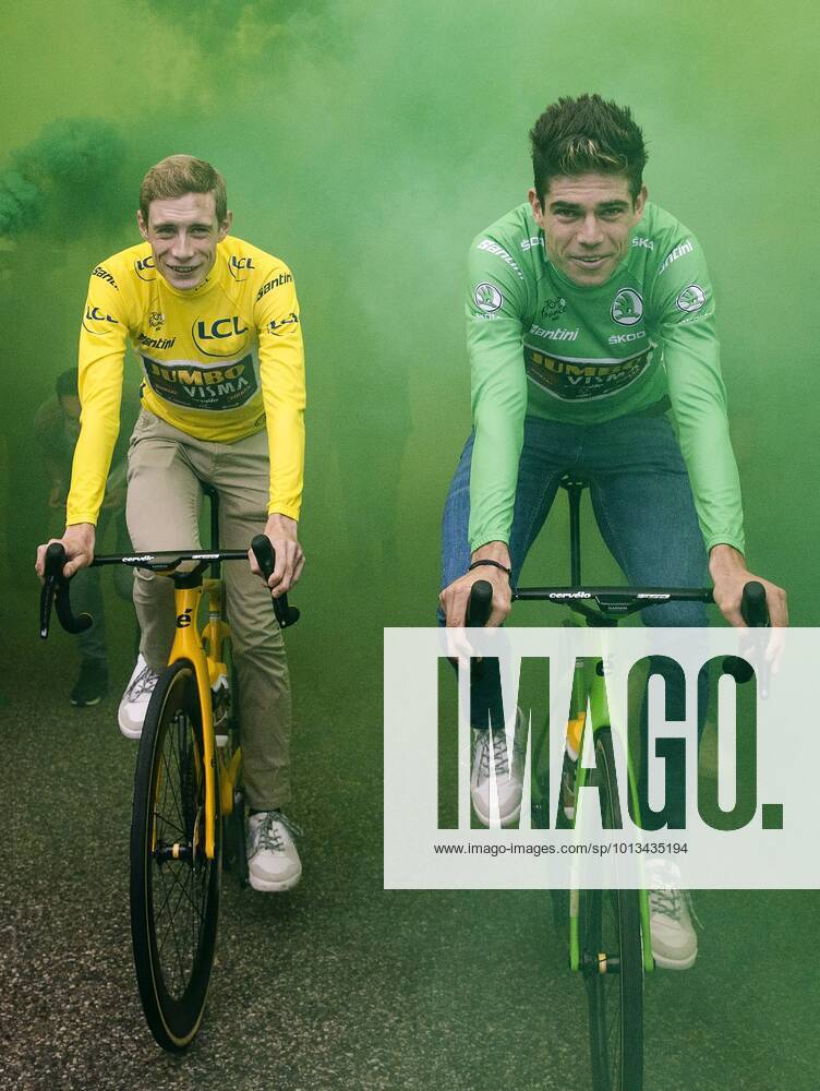 KW30 DEN BOSCH - The Dane Jonas Vingegaard and Belgian Wout van Aert (R) arrive for the ceremony at the headquarters of cycling team Jumbo-Visma. After Bjarne Riis, cyclist Vingegaard became the second Dane to finish the Tour de France as the winner. ANP SEM VAN DER WAL ANPxSportx IVx