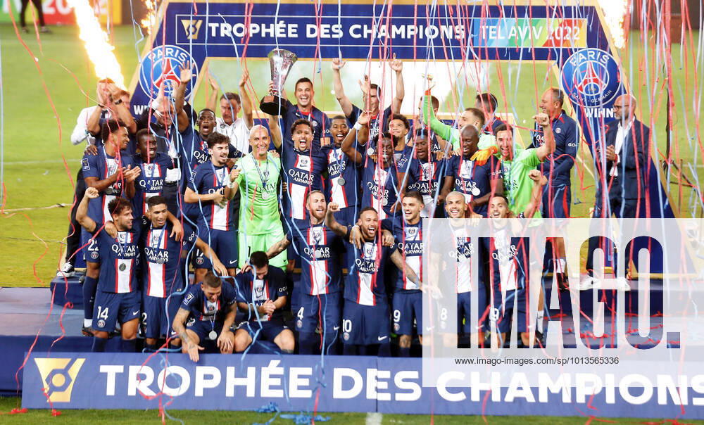 KW30 (220801) -- TEL AVIV, Aug. 1, 2022 -- Paris Saint-Germain players celebrate during the awarding ceremony after winning the French Champions Trophy (Trophee des Champions) football match between Paris Saint-Germain and FC Nantes at the Bloomfield Stadium in Tel Aviv, Israel, on July 31, 2022. (Alain Schieber via Xinhua) (SP)ISRAEL-TEL AVIV-TROPHEE DES CHAMPIONS JINI