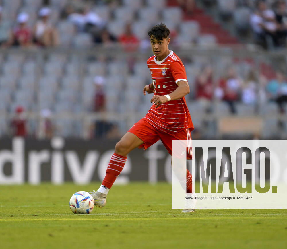 Fussball 1. Bundesliga 2022 2023, FC Bayern München, Teampräsentation mit Training in der Allianz-Arena München. Freundschaftsspiel FCB World Sqad Team - FC Bayern U19. Aleksandar Pavlovic (FC Bayern München U19)