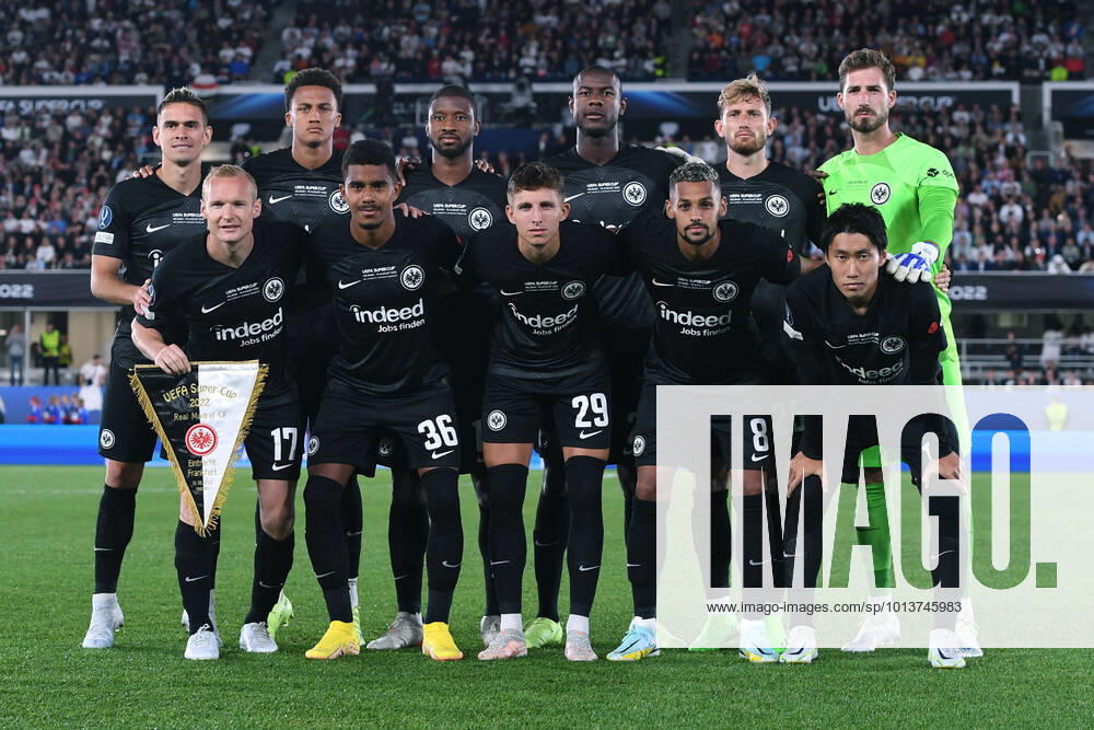 Fußball UEFA Super Cup Real Madrid - Eintracht Frankfurt am 10.08.2022 im Olympiastadion in Helsinki Mannschaftsfoto Teamfoto Eintracht Frankfurt Hintere Reihe v.l.n.r.: Rafael Borre ( Frankfurt ) - Lucas Silva Melo Tuta ( Frankfurt ) - Almamy Toure ( Frankfurt ) - Evan Ndicka ( Frankfurt ) - Christopher Lenz ( Frankfurt ) - Kevin Trapp ( Frankfurt ) Vordere Reihe v.l.n.r.: Sebastian Rode ( Frankfurt) - Ansgar Knauff ( Frankfurt ) - Jesper Lindström ( Frankfurt ) - Djibril Sow ( Frankfurt ) - Daichi Kamada ( Frankfurt )