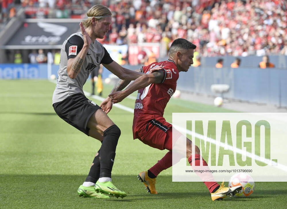 Leverkusen, Germany, BayArena, Bayer 04 Leverkusen vs FC Augsburg - 1. Bundesliga, Fredrik Jensen (FC Augsburg) und Charles Aranguiz (Bayer 04 Leverkusen) im Zweikampf (Foto Ralf Treese) DFB DFL REGULATIONS PROHIBIT ANY USE OF PHOTOGRAPHS AS IMAGE SEQUENCES AND OR QUASI-VIDEO. Leverkusen BayArena North Rhine-Westphalia Germany