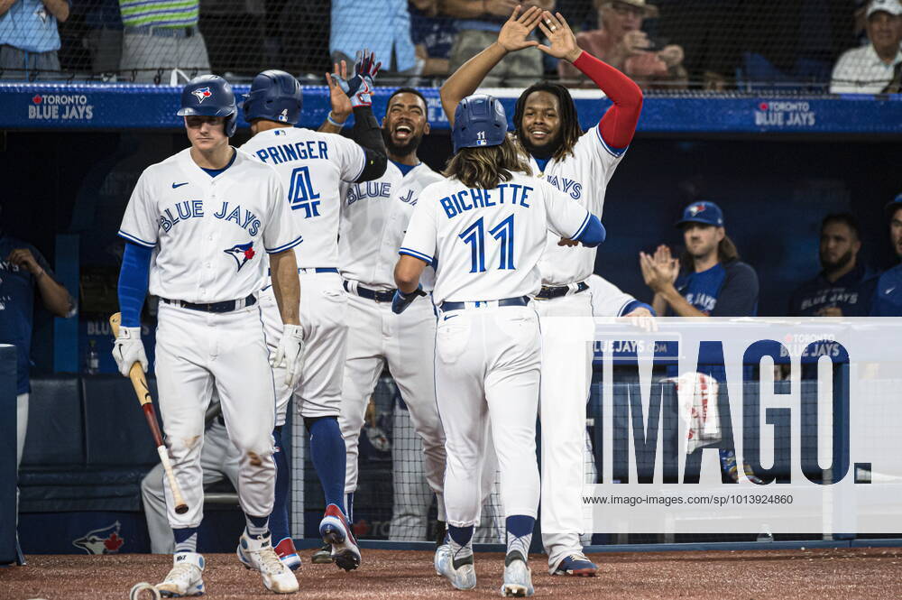 Toronto Blue Jays celebrate after Bo Bichette (11) and pitch hitter George Springer (4) score on a double by Santiago Espinal (5) during seventh inning AL MLB, Baseball Herren, USA baseball action against the Baltimore Orioles, in Toronto on Wednesday, August 17, 2022. Canada News - August 17, 2022 - ZUMAc35_ 20220817_zaf_c35_079