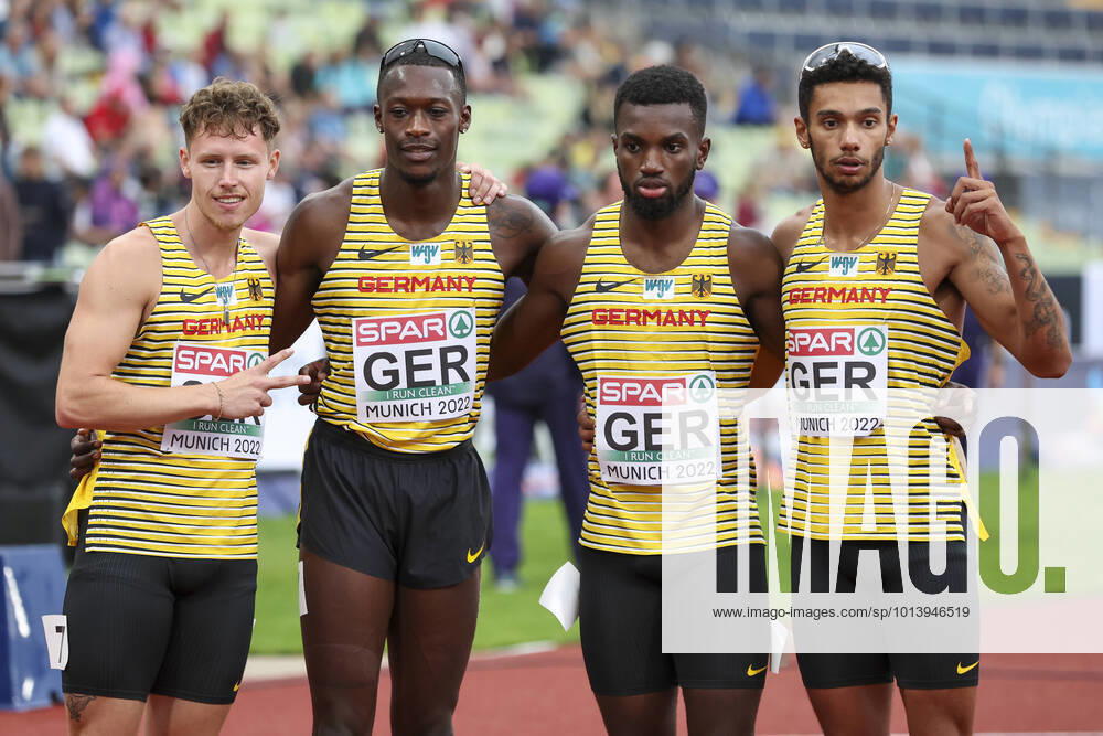 KW33 European Championships Munich22; Leichtathletik, 19.08.2022 Neuer Deutscher Rekord: v.l. Kevin Kranz (GER), Owen Ansah (GER), Lucas Ansah-Peprah (GER), Joshua Hartmann (GER) - European Championships Munich22 am 19.08.22 im Olympiastadion in Muenchen, Deutschland.