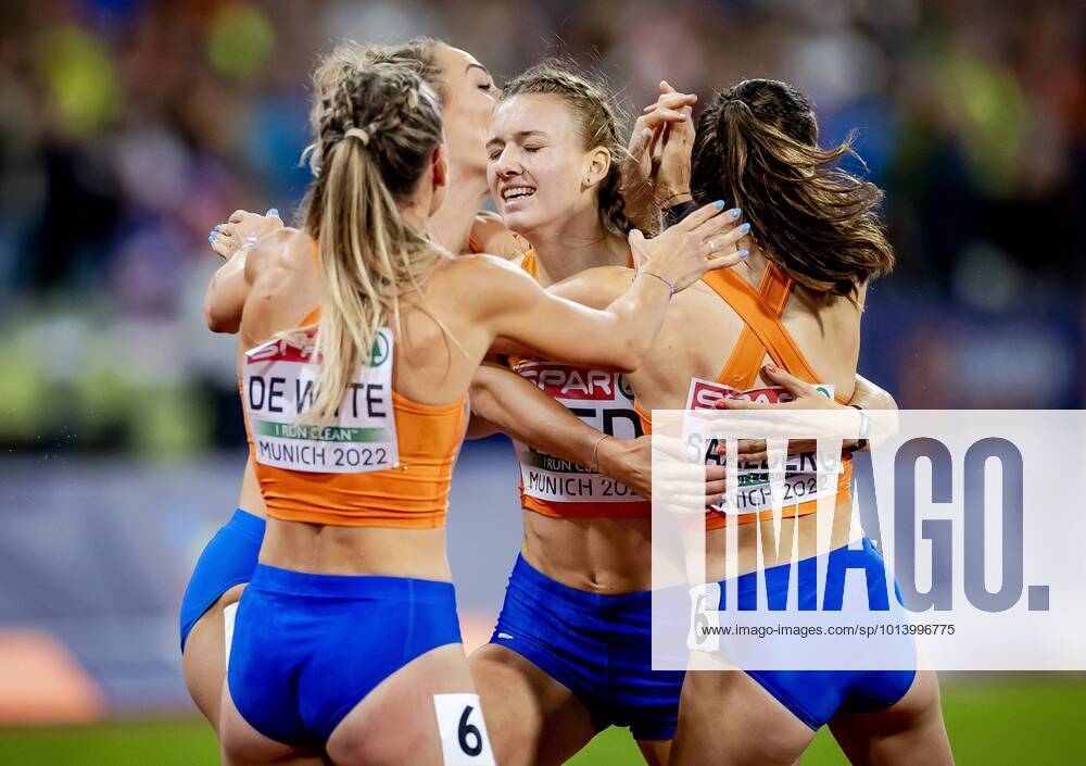 KW33 MUNCHEN - Lisanne de Witte, Lieke Klaver, Femke Bol and Eveline Saalberg celebrate the win in the final 4x400 meter relay on the tenth day of the Multi European Championship, EM, Europameisterschaft The German city of Munich will host a combined European Championship of various sports in 2022. ANP ROBIN VAN LONKHUIJSEN European Championships Munich 2022-Day 10 2022 ANPxSportx IVx