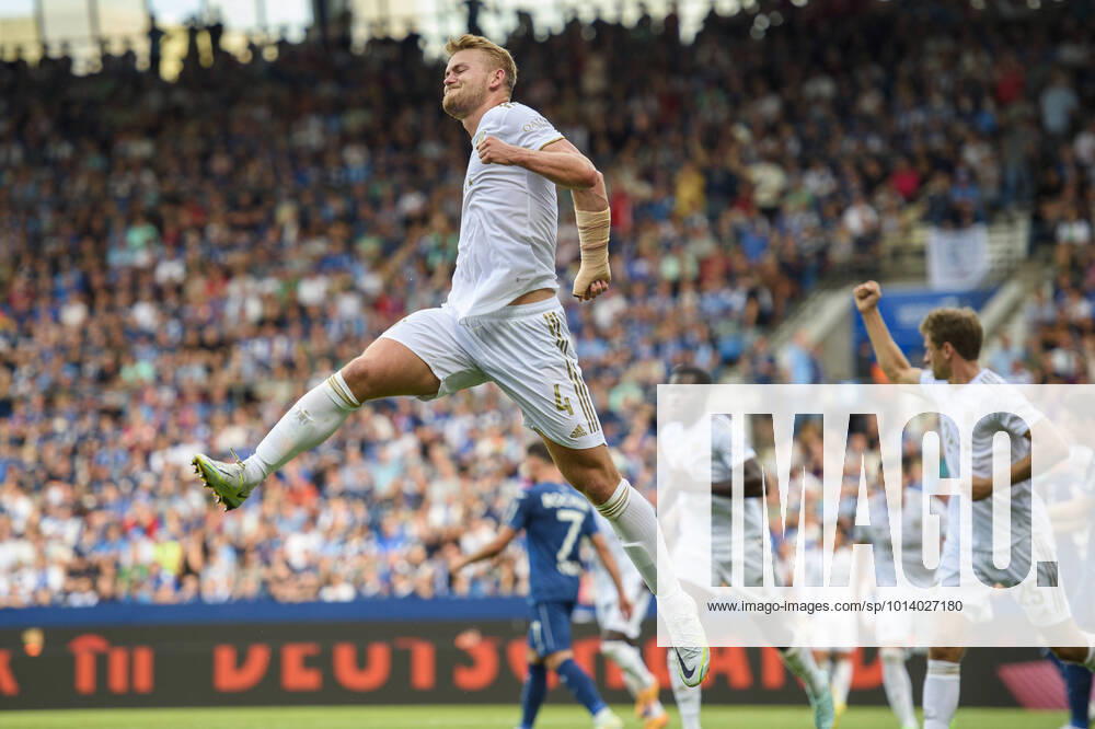 KW33 Fußball: 1. Bundesliga, Saison 2022 2023, 3. Spieltag, VfL Bochum - FC Bayern München am 21.08.2022 im Vonovia Ruhrstadion in Bochum (Nordrhein-Westfalen). Torjubel, Jubel, Freude von Bayern s Matthijs de Ligt DFL REGULATIONS PROHIBIT ANY USE OF PHOTOGRAPHS AS IMAGE SEQUENCES AND OR QUASI-VIDEO.