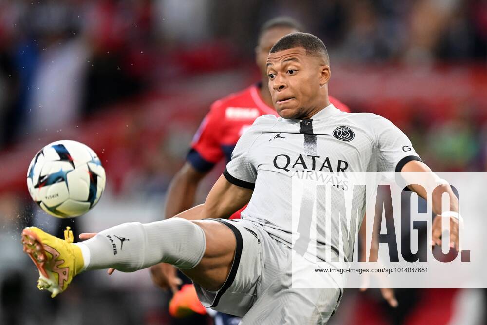 LILLE - Kylian Mbappe of Paris Saint-Germain scores after seconds during the French Ligue 1 match between Lille OSC and Paris Saint Germain at the Pierre-Mauroy Stadium on August 21, 2022 in Lille, France. ANP Dutch Height Gerrit van Keulen Ligue 1 Uber Eats 2022 2023 ANPxSportx xGerritxvanxKeulenxIVx
