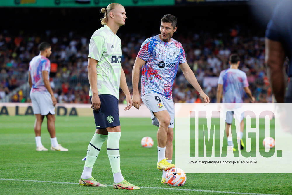 Erling Haaland of Manchester City and Robert Lewandowski of FC Barcelona, Barca during the benefic friendly match to raise funds for ELA between FC Barcelona and Manchester City at Spotify Camp Nou in Barcelona, Spain. Barcelona Spain - ZUMAd159 20220824_zia_d159_011