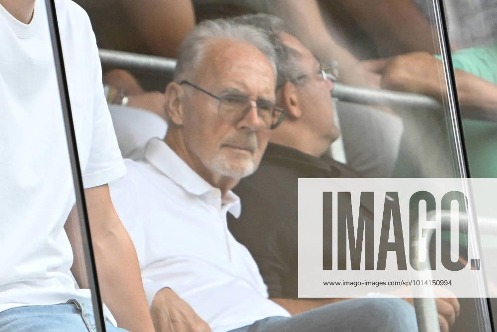 1.Fussball Bundesliga, TSG 1899 Hoffenheim - FC Augsburg,. v.l.n.r, Besucher im Stadion Franz Beckenbauer Sinsheim