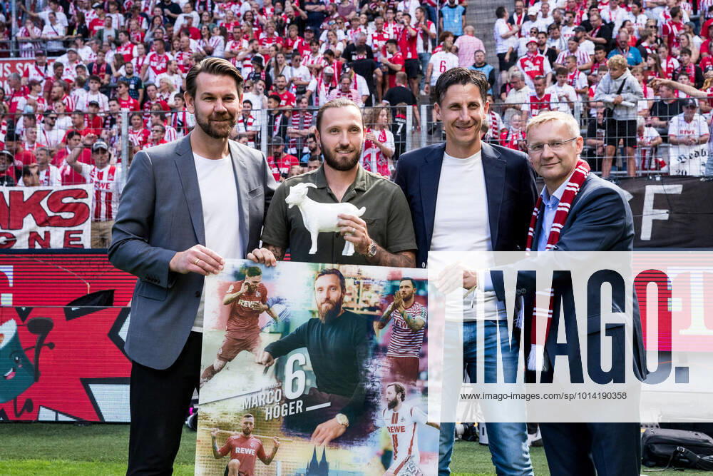KW34 1. Fussball Bundesliga; 1. FC Koeln - VfB Stuttgart; 28.08.2022 Thomas Kessler (1. FC Koeln Leiter der Lizenzspielerabteilung), Marco Hoeger, Christian Keller (Geschaeftsfuehrer 1. FC Koeln), Eckhard Sauren (Vizepraesident 1. FC Koeln) bei der Verabschiedung von Hoeger 1. Fussball Bundesliga, 1. FC Koeln - VfB Stuttgart, Koeln, Rheinenergiestadion DFL REGULATIONS PROHIBIT ANY USE OF PHOTOGRAPHS AS IMAGE SEQUENCES AND OR QUASI-VIDEO.