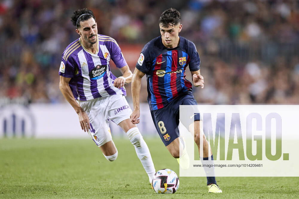 ESP: FC Barcelona, Barca v Real Valladolid CF - La Liga Santander Pedro Gonzalez Pedri of FC Barcelona hurt for the ball with Kike Perez of Real Valladolid CF during the La Liga Santander match between FC Barcelona and Real Valladolid CF at Spotify Camp Nou on August 28, 2022, in Barcelona, Spain. Barcelona Spotify Camp Nou Catalunya Spain _RL_FCBvVALL_050_423