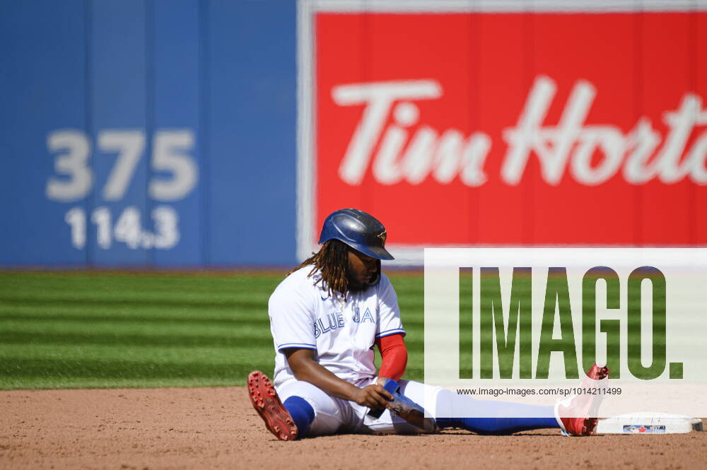 Toronto Blue Jays first baseman Vladimir Guerrero Jr. (27) looks on after being forced out at second base during fifth inning MLB, Baseball Herren, USA baseball action against the Los Angeles Angels, in Toronto on Sunday, August 28, 2022. Canada News - August 28, 2022 - ZUMAc35_ 20220828_zaf_c35_108