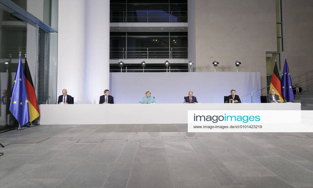 Pressekonferenz zur Vorstellung des Konjunkturpaketes nach dem Koalitionsgipfel von SPD und CDU CSU. Ralf Brinkhaus, CDU CSU Fraktionsvorsitzender; der Ministerpraesident von Bayern, Markus Soeder, CSU; die Bundeskanzlerin Angela Merkel, CDU; der Bundesfinanzminister Olaf Scholz, SPD; Rolf Muetzenich, SPD-Fraktionsvorsitzender und Norbert Walter-Borjans, SPD-Parteivorsitzender. vl. Berlin 03.05.2020 Berlin Deutschland