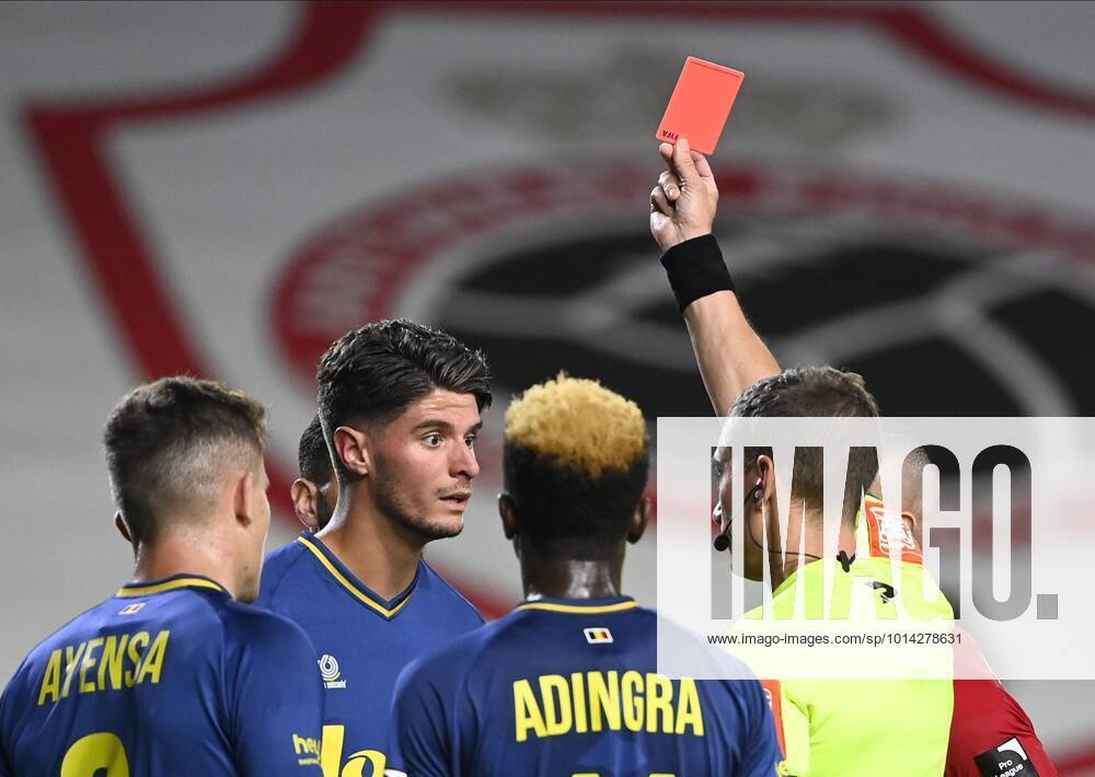 ANTWERPEN, BELGIUM - AUGUST 31 : referee Jonathan Lardot shows a red card to El Azzouzi Oussama midfielder of Union St-Gilloise during the Jupiler Pro League match between Royal Antwerp and Union St-Gilloise on August 31, 2022 in Antwerpen, Belgium, 31 08 2022 ( Royal Antwerp v Union St-Gilloise - Jupiler Pro League PhotoNews Panoramic