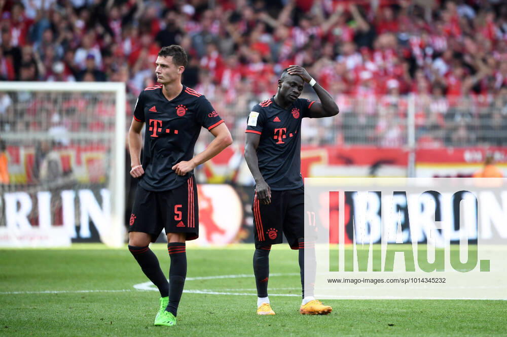 KW35 Fussball, Herren, Saison 2022 2023, 1. Bundesliga (5. Spieltag), 1. FC Union Berlin - FC Bayern München, v. l. Benjamin Pavard (FC Bayern München), Sadio Mane (FC Bayern München), Enttäuschung nach Abpfiff, 03.09. 2022,