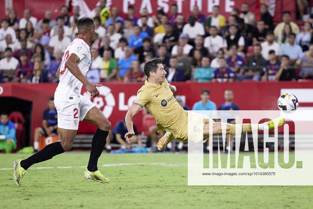 Sevilla FC v FC Barcelona, Barca LaLiga Santander, Seville, Spain Seville, Spain. 03rd September 2022. Robert Lewandowski (9) of FC Barcelona seen during the LaLiga Santander match between Sevilla FC and FC Barcelona at Estadio Ramon Sanchez Pizjuan in Seville. Seville Andalucia Spain Estadio Ramon Sanchez Pizjuan
