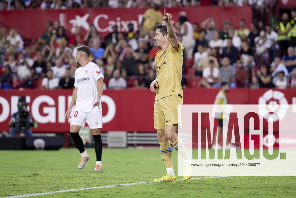 Sevilla FC v FC Barcelona, Barca LaLiga Santander, Seville, Spain Seville, Spain. 03rd September 2022. Robert Lewandowski (9) of FC Barcelona seen during the LaLiga Santander match between Sevilla FC and FC Barcelona at Estadio Ramon Sanchez Pizjuan in Seville. Seville Andalucia Spain Estadio Ramon Sanchez Pizjuan