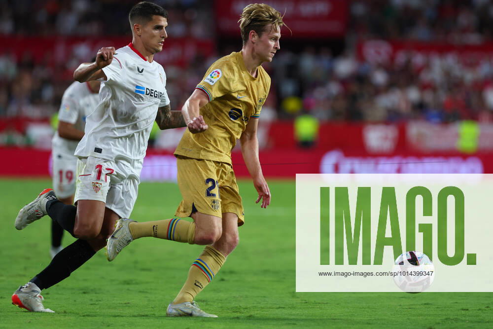 Sevilla FC v FC Barcelona, Barca - LaLiga Santander Frenkie de Jong of FC Barcelona in action during the Liga match between Sevilla FC and FC Barcelona at Ramon Sanchez Pizjuan Stadium in Sevilla, Spain. Sevilla Spain