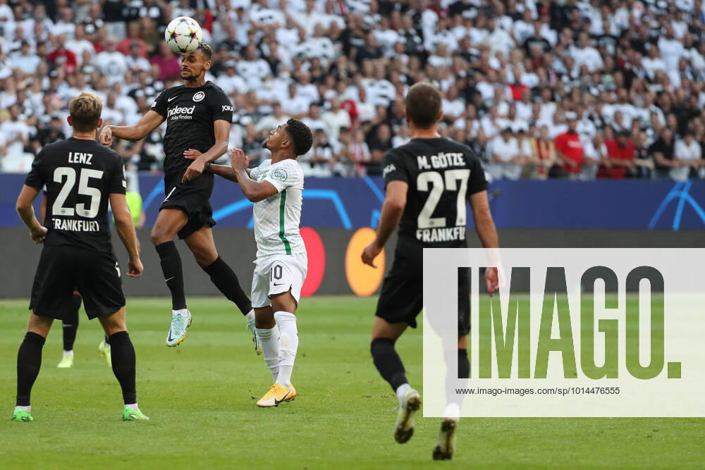 - UEFA Champions League: Eintracht Frankfurt - Sporting Lissabon am 07.09.2022 im Deutsche Bank Park in Frankfurt Djibril Sow (Frankfurt 8) gegen Marcus Edwards (Sporting 10)