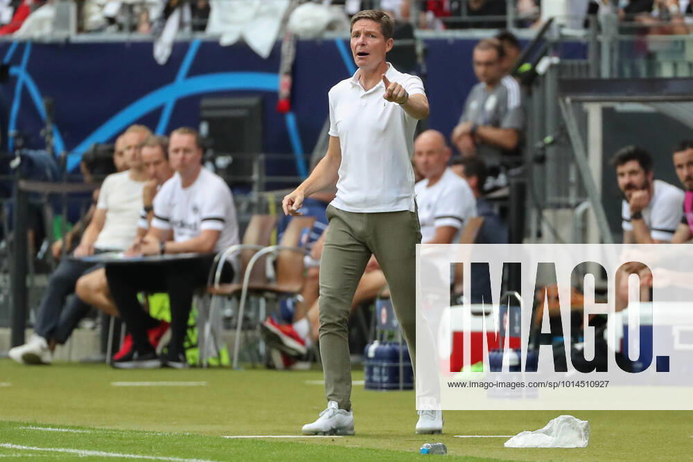 - UEFA Champions League: Eintracht Frankfurt - Sporting Lissabon am 07.09.2022 im Deutsche Bank Park in Frankfurt Trainer Oliver Glasner (Frankfurt) gibt lautstark Anweisungen
