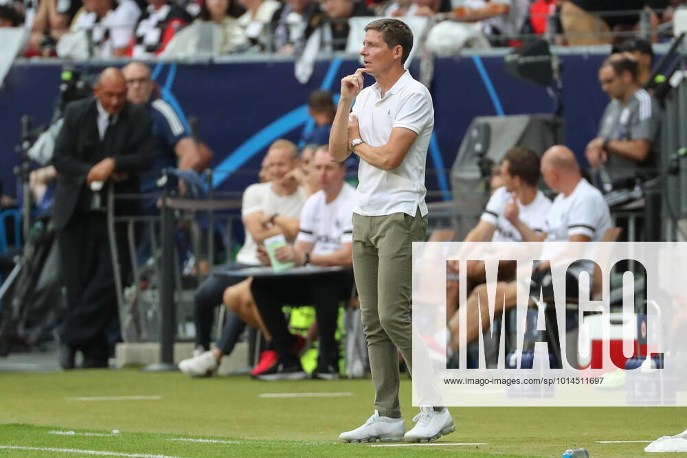 - UEFA Champions League: Eintracht Frankfurt - Sporting Lissabon am 07.09.2022 im Deutsche Bank Park in Frankfurt Trainer Oliver Glasner (Frankfurt) nachdenklich