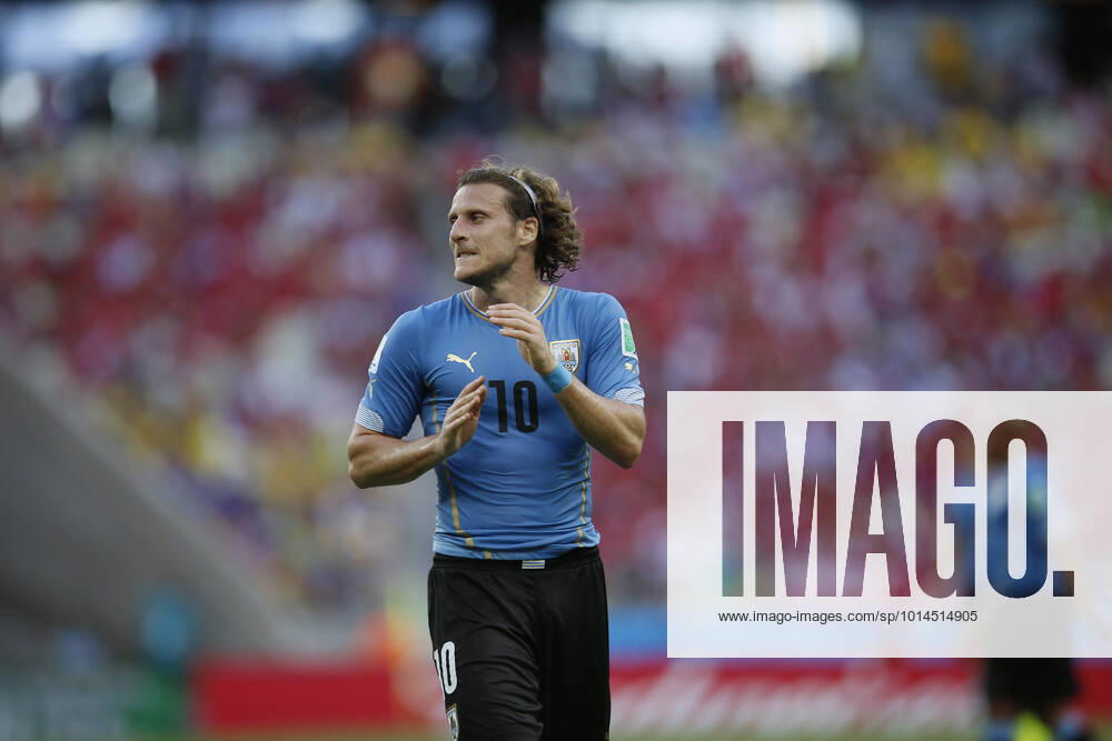 Sandro Pereyra-20140614SP_0633. Diego Forlan, de Uruguay, reacciona durante el juego entre Uruguay y Costa Rica por el Grupo D de la Copa Mundial de la FIFA Brasil 2014, el 14 de junio de 2014 en el Estadio Castelao en Fortaleza. Foto: Sandro Pereyra, La Diaria, Agencia Gamba.- Diego Forlan, de Uruguay. Estadio Castelao.