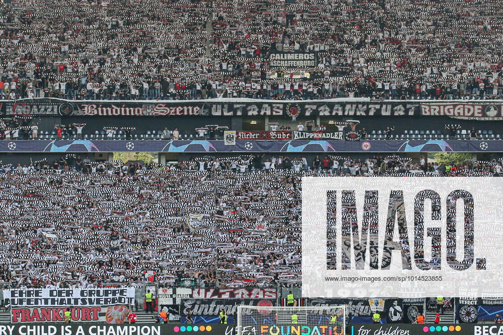 - UEFA Champions League: Eintracht Frankfurt - Sporting Lissabon am 07.09.2022 im Deutsche Bank Park in Frankfurt Die Fans von Eintracht Frankfurt präsentieren in der Nordwestkurve eine Schalparade