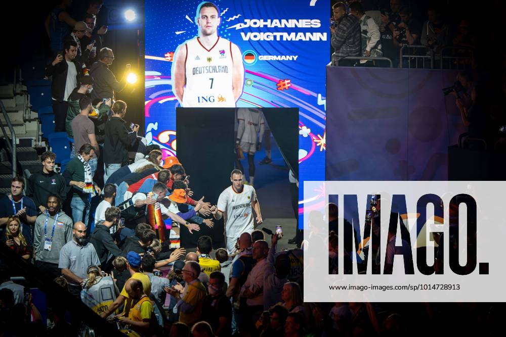 Basketball Berlin 13.09.2022 Eurobasket 2022 Viertelfinale Deutschland (GER) - Griechenland (GRE) Teamvorstellung Deutschland Johannes Voigtmann (Deutschland, No.07)