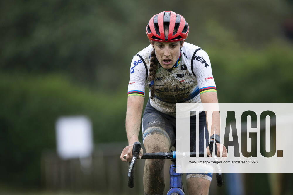 Dutch Lucinda Brand pictured in action during the team presentation of the Baloise Trek Lions cyclocross team, at the Sven Nys Cycling Center in Baal, Wednesday 14 September 2022. KRISTOFxVANxACCOM x44305153x