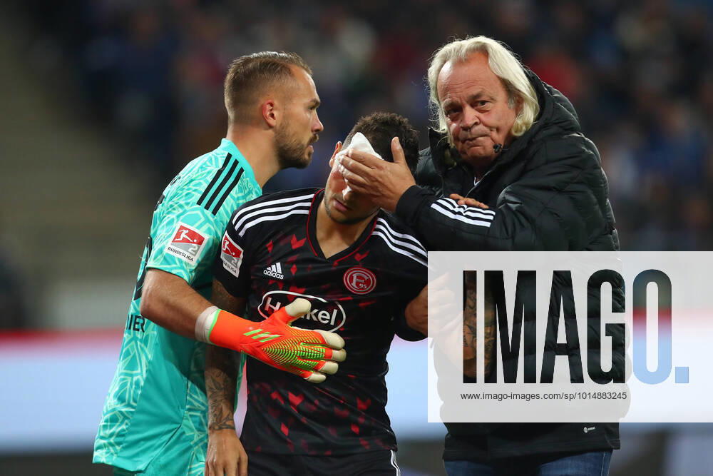 Fussball 2. Bundesliga, Hamburger SV - Fortuna Duesseldorf, v.l. Matthias Zimmermann (Duesseldorf, 25) verletzt, verletzung Hamburg