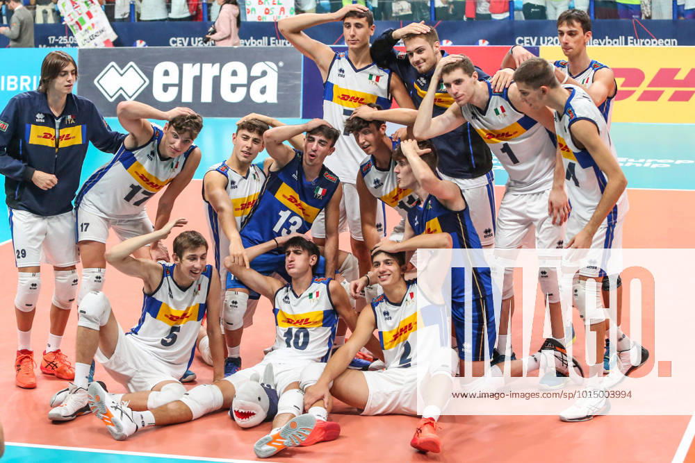 Montesilvano Vasto, Italy, Montesilvano Vasto, September 21, 2022, Exultation of Italy team. during U20 European Championship, EM, Europameisterschaft - Serbia vs Italy - Volleyball Intenationals. Volleyball Intenationals - U20 European Championship - Serbia vs Italy, Montesilvano Vasto, Italy - ZUMAl164 20220921_zsa_l164_051