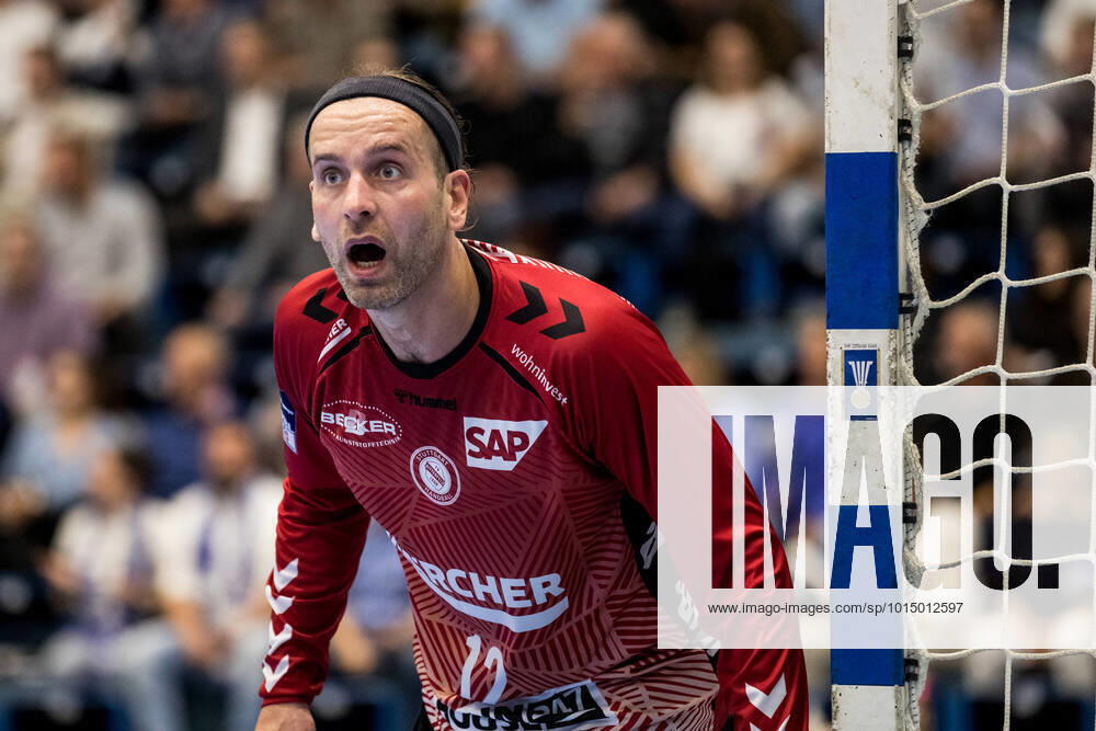 KW38 LIQUI MOLY Handball-Bundesliga: VfL Gummersbach - TVB Stuttgart; 22.09.2022 Silvio Heinevetter (TVB Stuttgart, 12) schockiert LIQUI MOLY Handball-Bundesliga: VfL Gummersbach - TVB Stuttgart; Gummersbach, Schwalbe arena