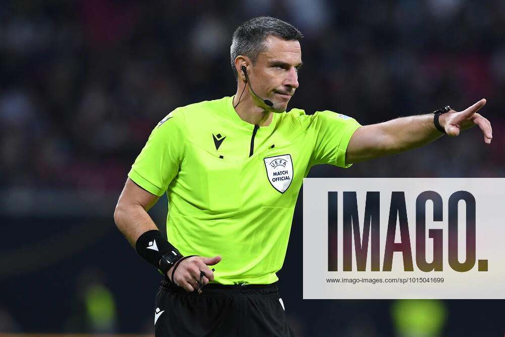 Fußball UEFA Nations League Deutschland - Ungarn am 23.09.2022 in der Red Bull Arena in Leipzig Slavko Vincic ( Slowenien ) DFB regulations prohibit any use of photographs as image sequences and or quasi-video.