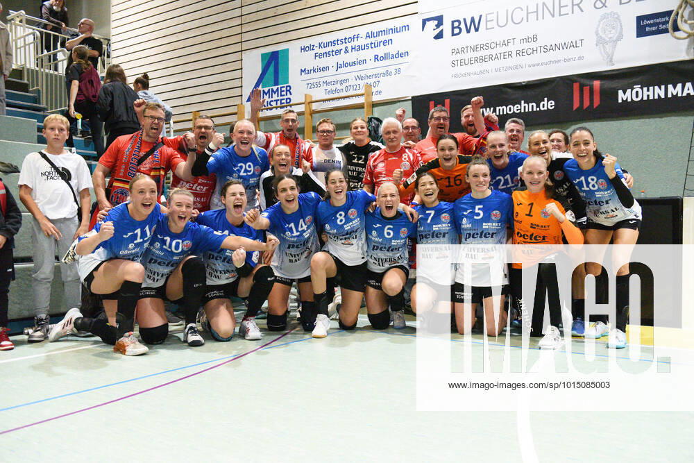 KW38 Handball, Frauen, HBF, TuS Metzingen - Thüringer HC Siegerbild des Thueringer HC TusSies Metzingen vs. Thueringer HC Handball, HBF, 3.Ligaspiel, Saison 2022 2023 , 24.09.2022 TusSies Metzingen vs. Thueringer HC Handball, HBF, 3.Ligaspiel, Saison 2022 2023 , 24.09.2022 Metzingen