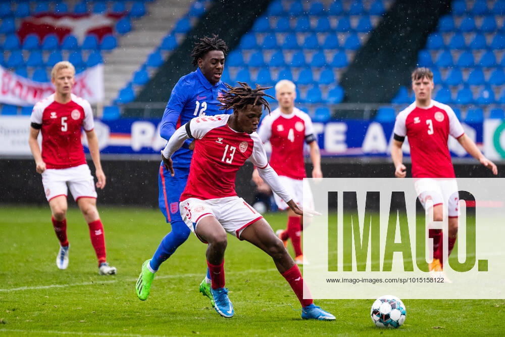 Denmark U19 v England U19, UEFA U19 Championship qualifier, Hobro, Denmark Hobro, Denmark. 27th, September 2022. Patrick Dorgu (13) of Denmark and Divin Mubama (12) of England seen during the UEFA U19 Championship qualifier between Denmark and England at DS Arena in Hobro. Hobro Denmark