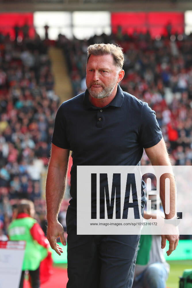 Football - 2022 2023 Premier League - Southampton vs Everton - St Mary s Stadium - Saturday 1st October 2022 Southampton Manager Ralph Hasenhuttl before kick off at St Mary s Stadium Southampton COLORSPORT Shaun Boggust
