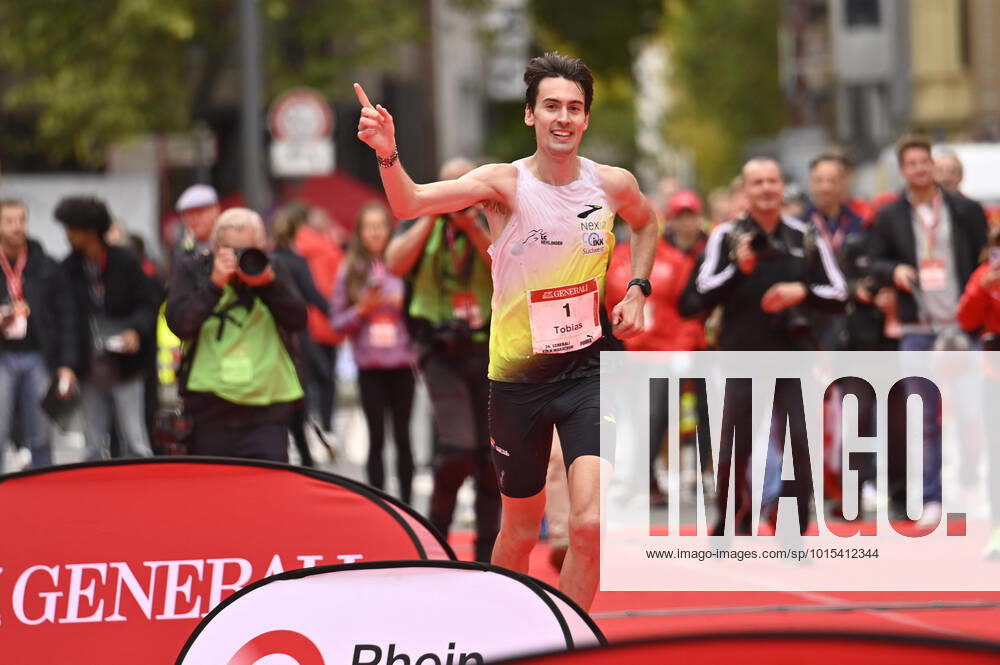 KW39 Tobias Blum gewinnt bei den Männern den 24. Generali Köln Marathon 2022. Köln