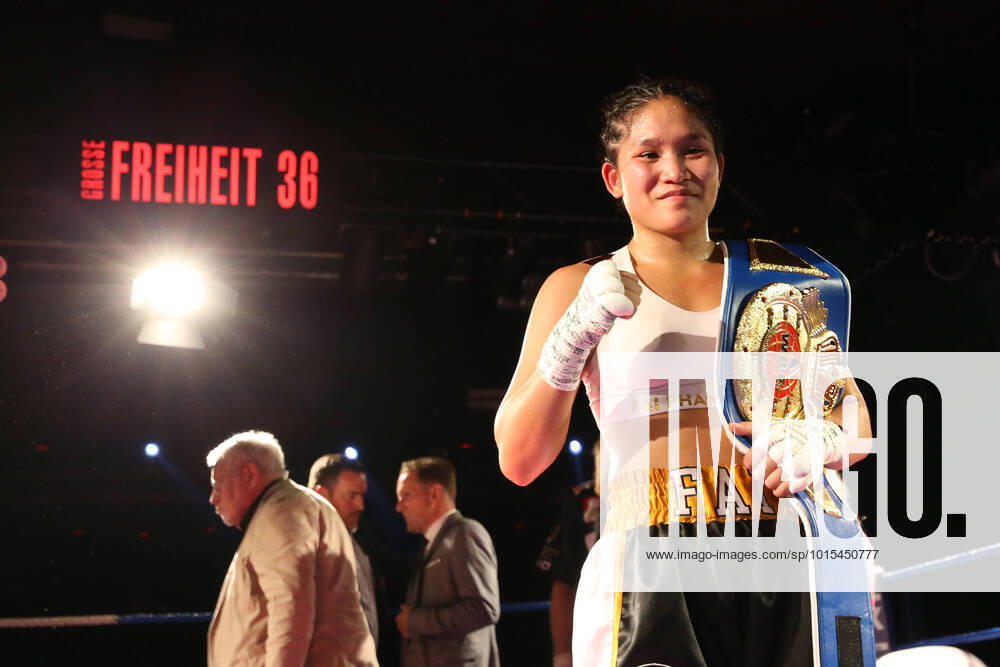 KW40 Boxen: Boxen im Norden, Hamburg, 03.10.2022 WBF-Weltmeisterschaft, Superbantamgewichtt: Fai Phannarai (GER) - Ana Arrazola (MEX) Hamburg Germany
